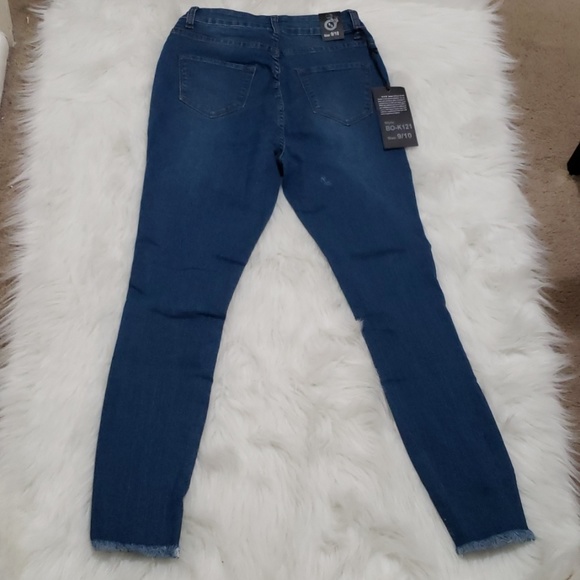 Distressed Jeans - Picture 3 of 7